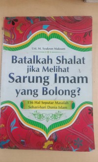 Batalkah Shalat Jika Melihat Sarung Imam Yang Bolong